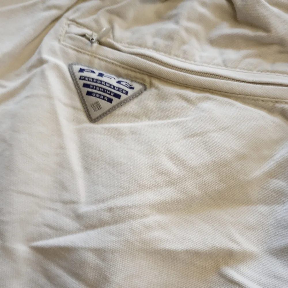 Men's Cream Flat-Front Cargo Shorts with Utility D-Ring - Picture 5 of 5